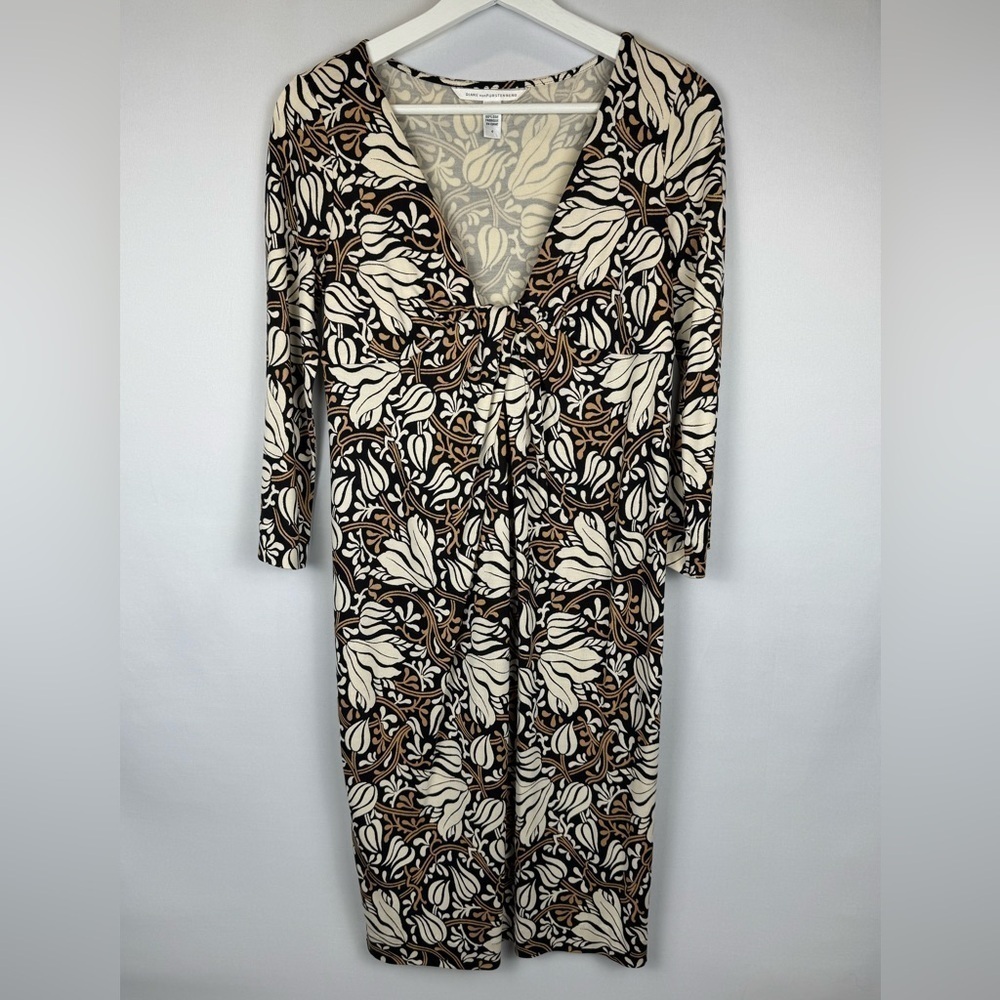 Diane von Furstenberg Elena Dress Silk Jersey Beige Floral V-Neck Size 4 Luxury